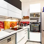 Guestready - Sunlit Parisian Haven