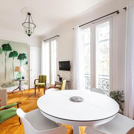 Guestready - Sunlit Parisian Haven Apartment *
